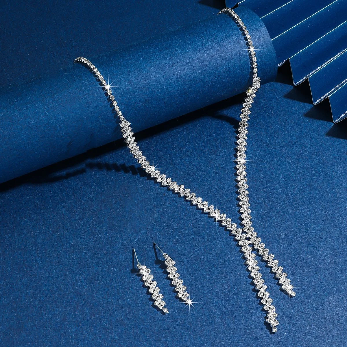 Luxuriöses Schwarzes Kristall Y-Halsketten-Ohrringe-Set für Damen, Gotischer Strass-Schmuck für Party, Abschlussball und Abendgarderobe – Detail 3