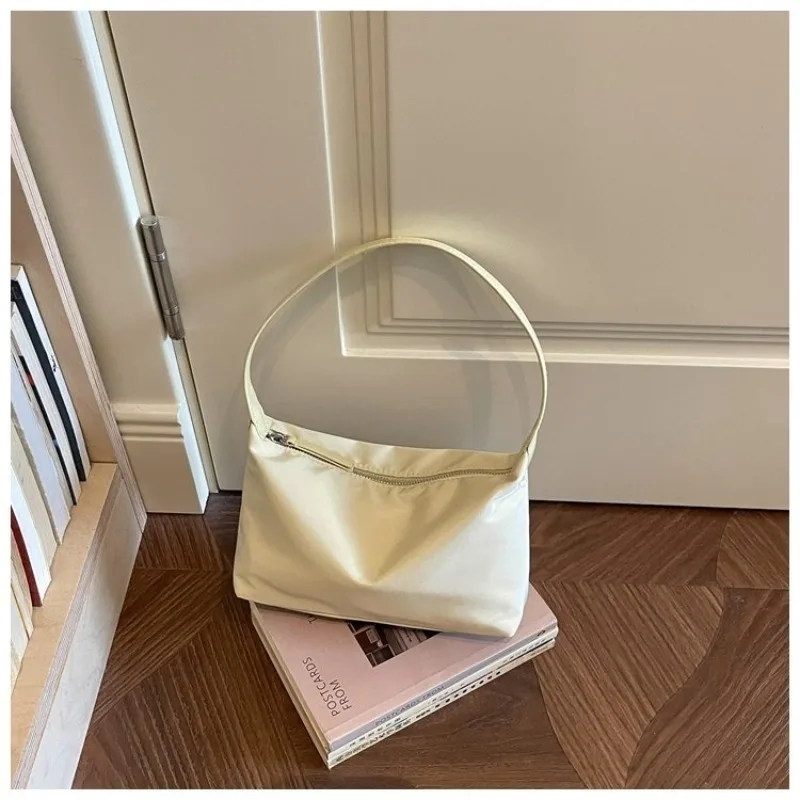 CEEKAY Damen-Umhängetasche, Rot, Nylon, Leichtgewicht, Handtasche mit Reißverschluss, für den täglichen Pendelverkehr, lässig, minimalistisch – Detail 11