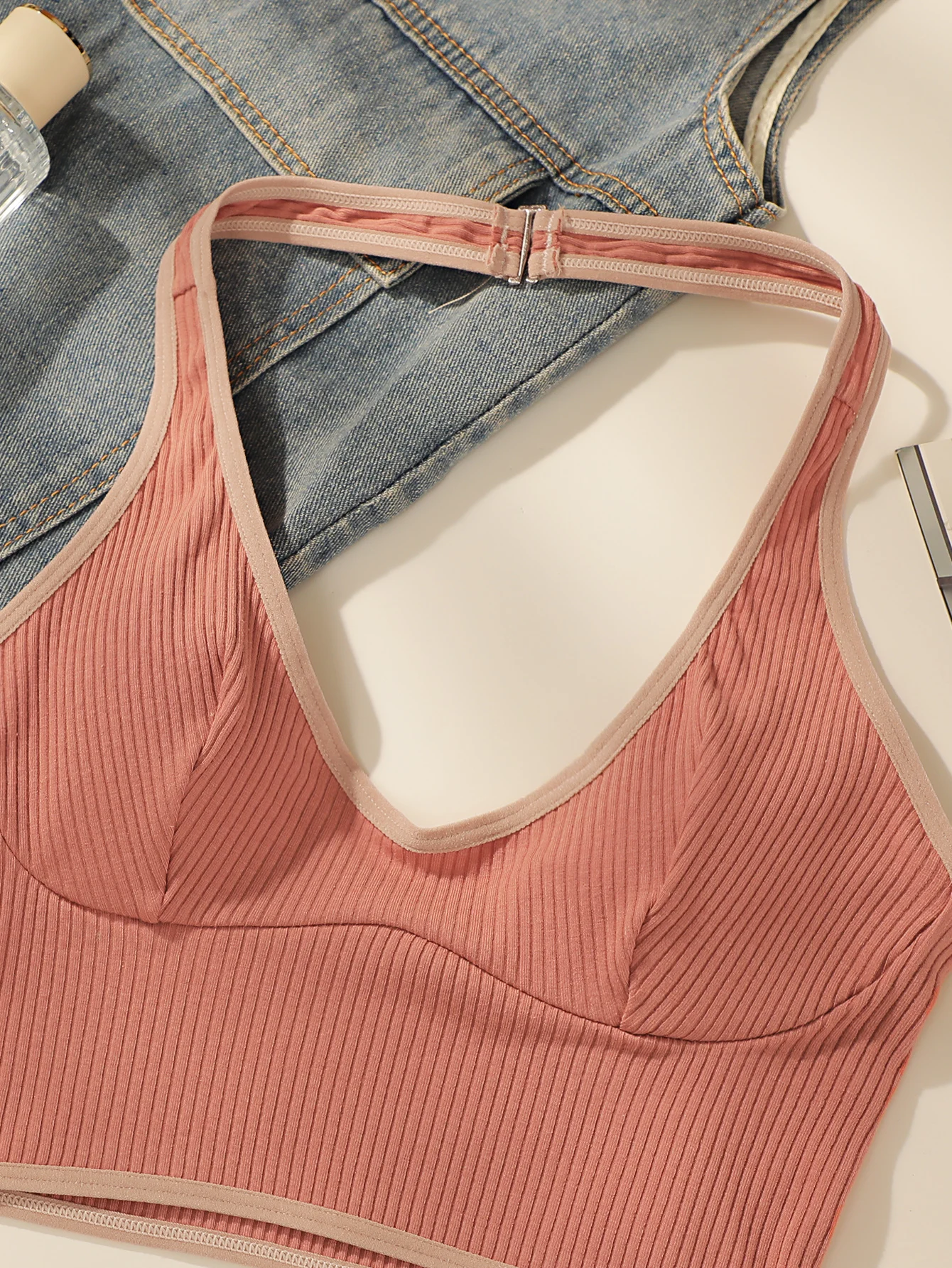 ผู้หญิงคอแขวนเซ็กซี่ชุดชั้นในไม่มีแหวนเหล็กรวบรวมและยก backless Breathable กระชับ Bra C2838