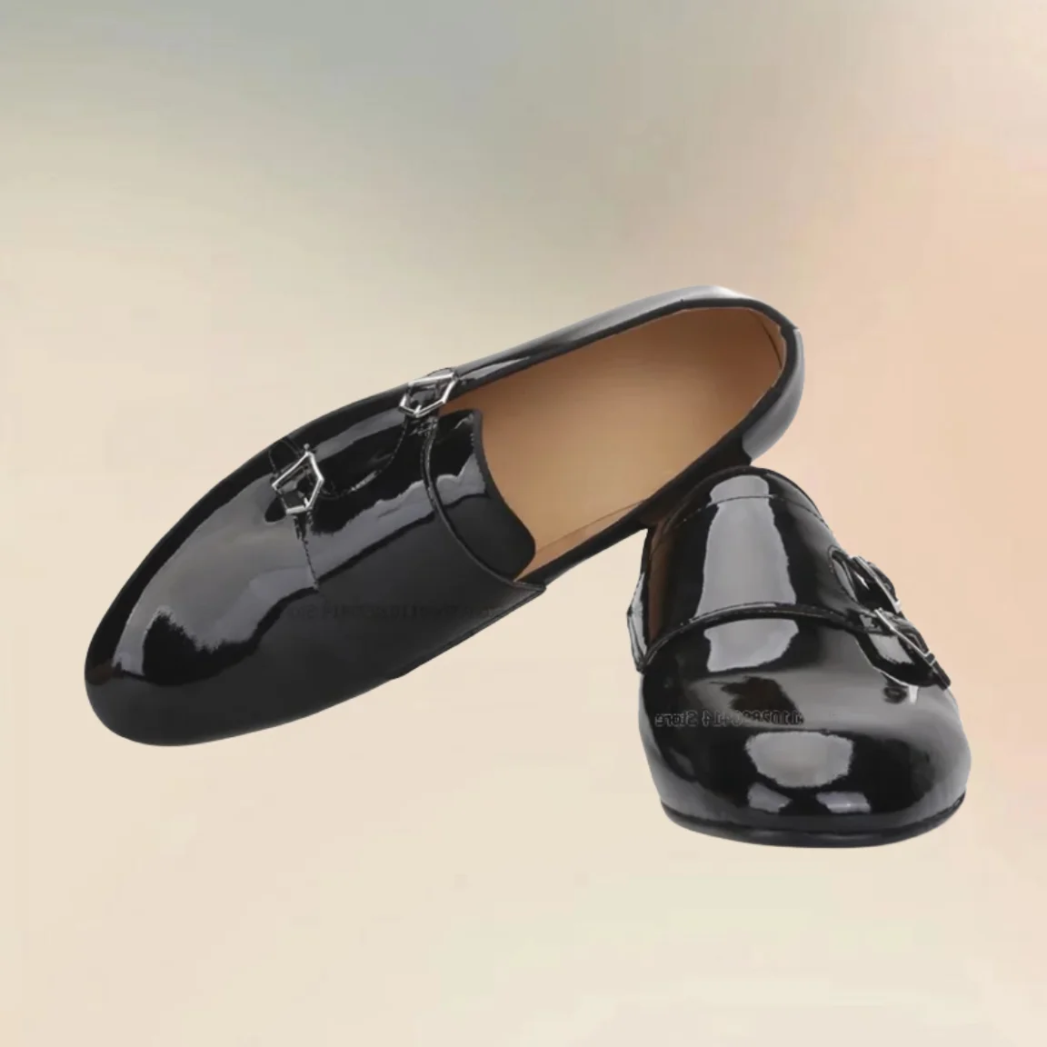 Mocassins de couro envernizado preto masculino, decoração de fivela metálica, sapatos deslizantes, artesanato novo, vestido de festa de casamento, moda confortável