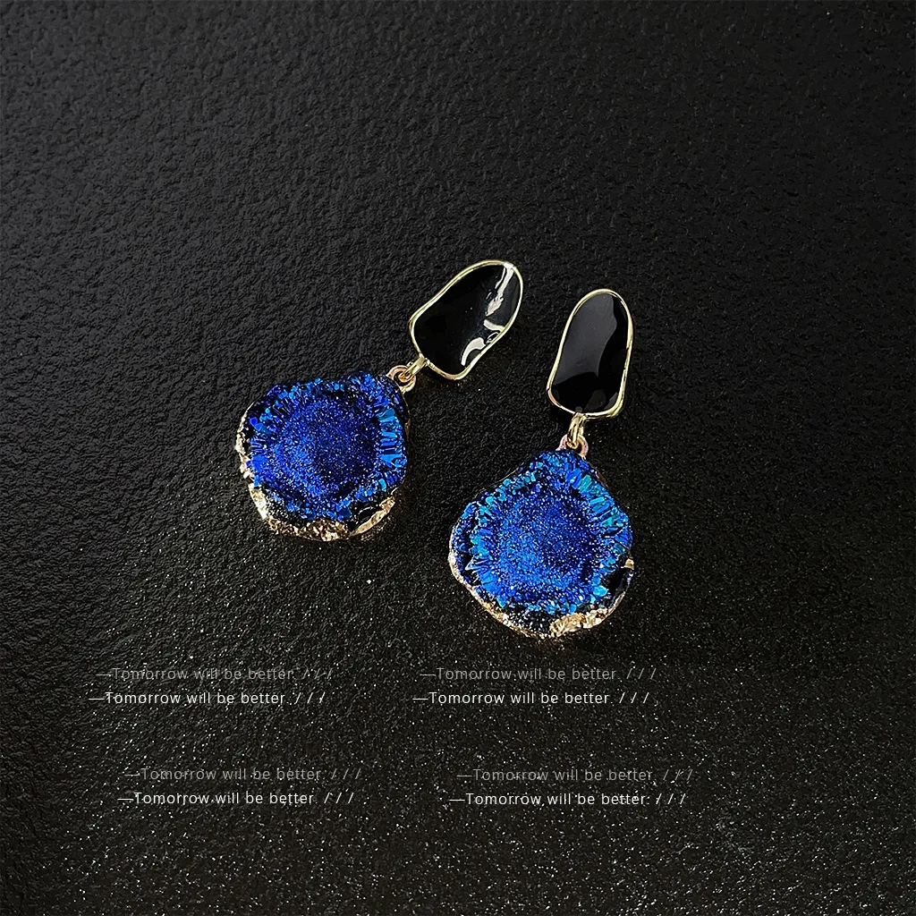 Unique and Stylish Vintage Klein Blue Dangle Earrings for Women Korean High-End Sense Earings Personality Fashion Ear Jewelry