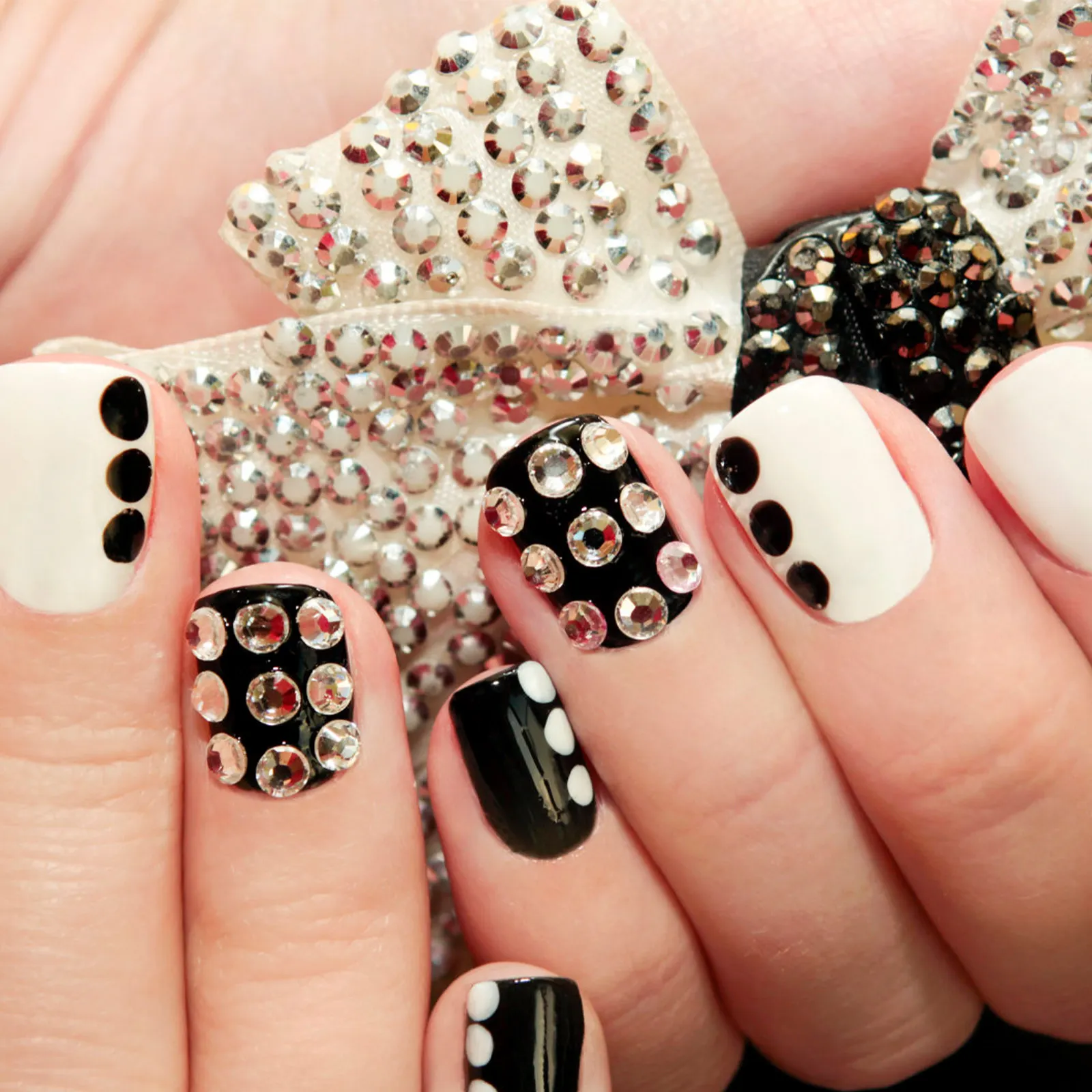 

2 Boxes Pearl Chain Nail Charms Women Nail Art Supplies Small Elegant Manicure Decorations for Fake Nails Christmas Wedding