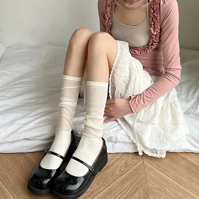 

Women's Summer and Autumn Thin Mid Iength Socks Are Comfortable and Breathable Solid Color Simple Vertical Stripe Socks Trend