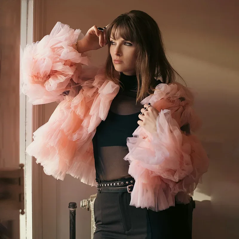 

Женская сетчатая рубашка с круглым вырезом и длинными рукавами в американском стиле, новинка 2025 года, с персонализированными многослойными оборками по краю