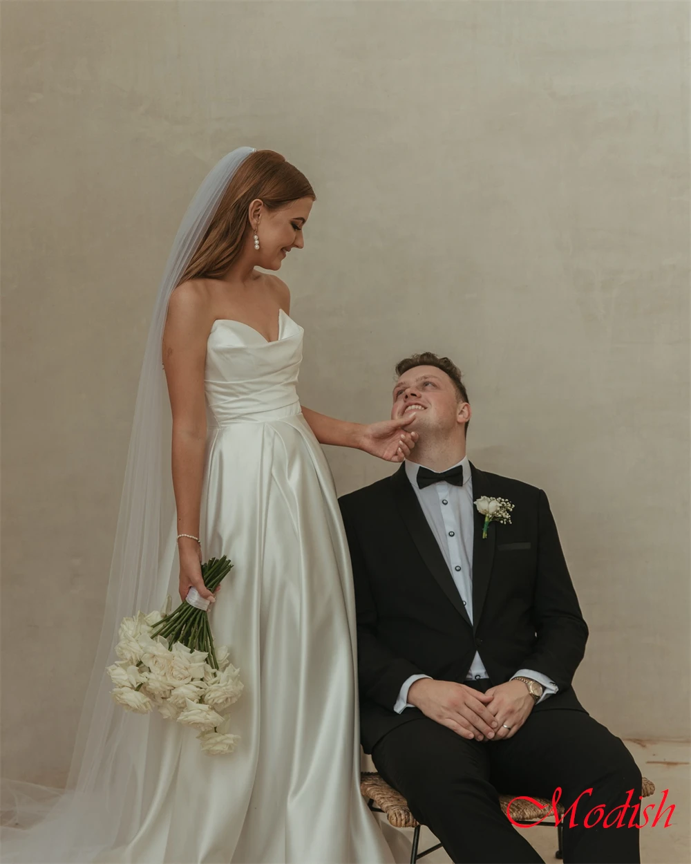 

Customized Pure White Satin Sweetheart Wedding Dress Formal Vestido De Novia Charming Lace Up Back Sleeveless 2025 Bridal Gowns