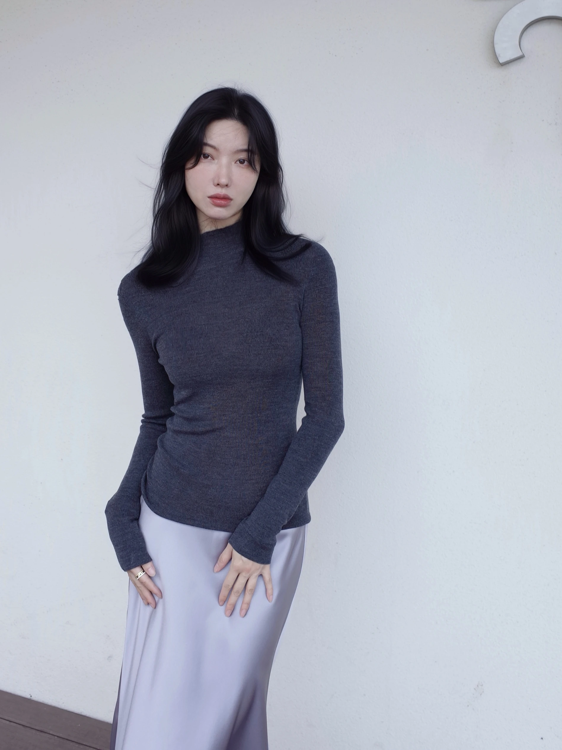 

LadyChi Ultra-Fine 100 Wool Seamless Knitted Mid-Neck Base Shirt Winter Fashion Commute Style Slim Fit Long Sleeve Color