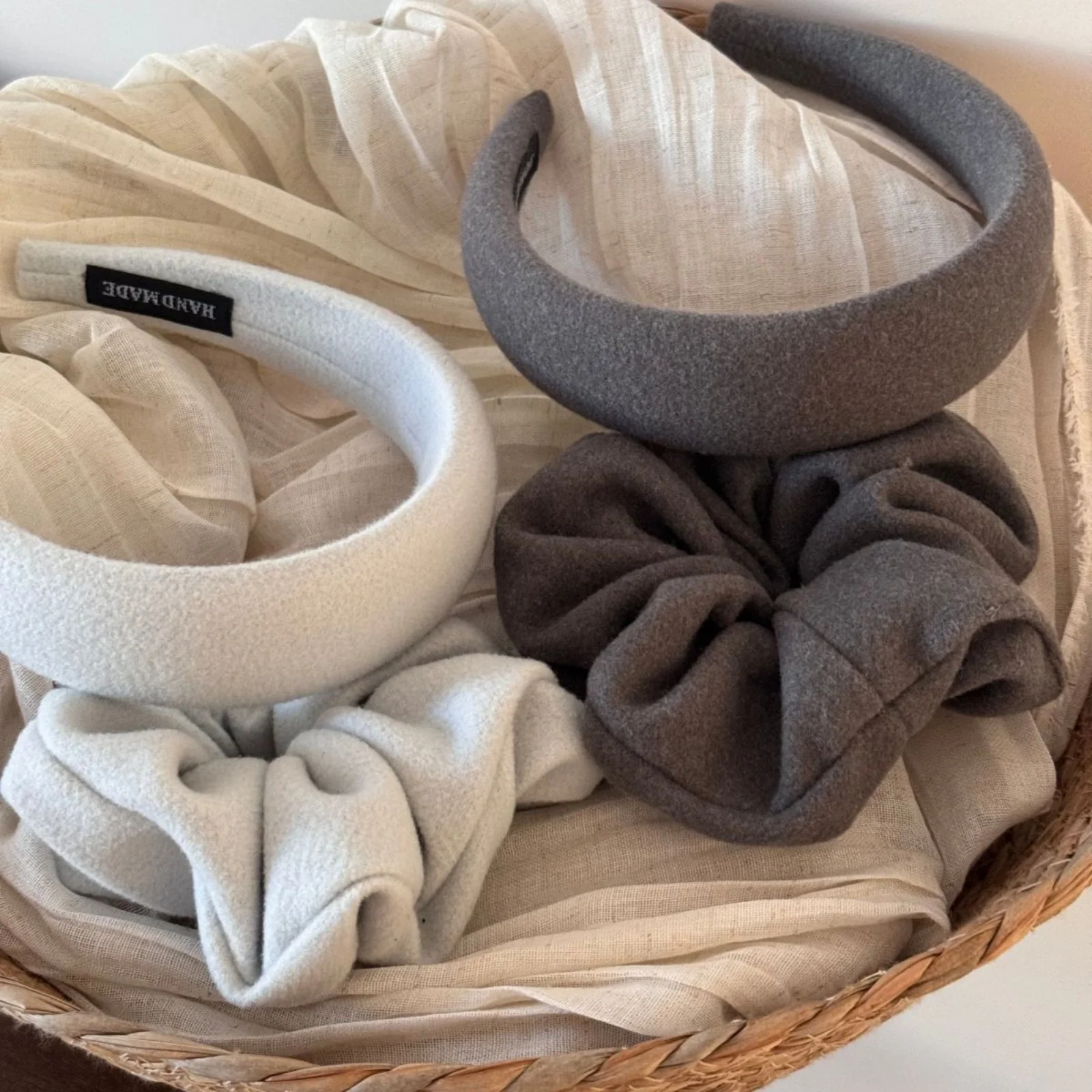 

4 PCS Autumn & Winter Velvet Scrunchies - High-End Hair Rings with Lazy-Chic Style for Women