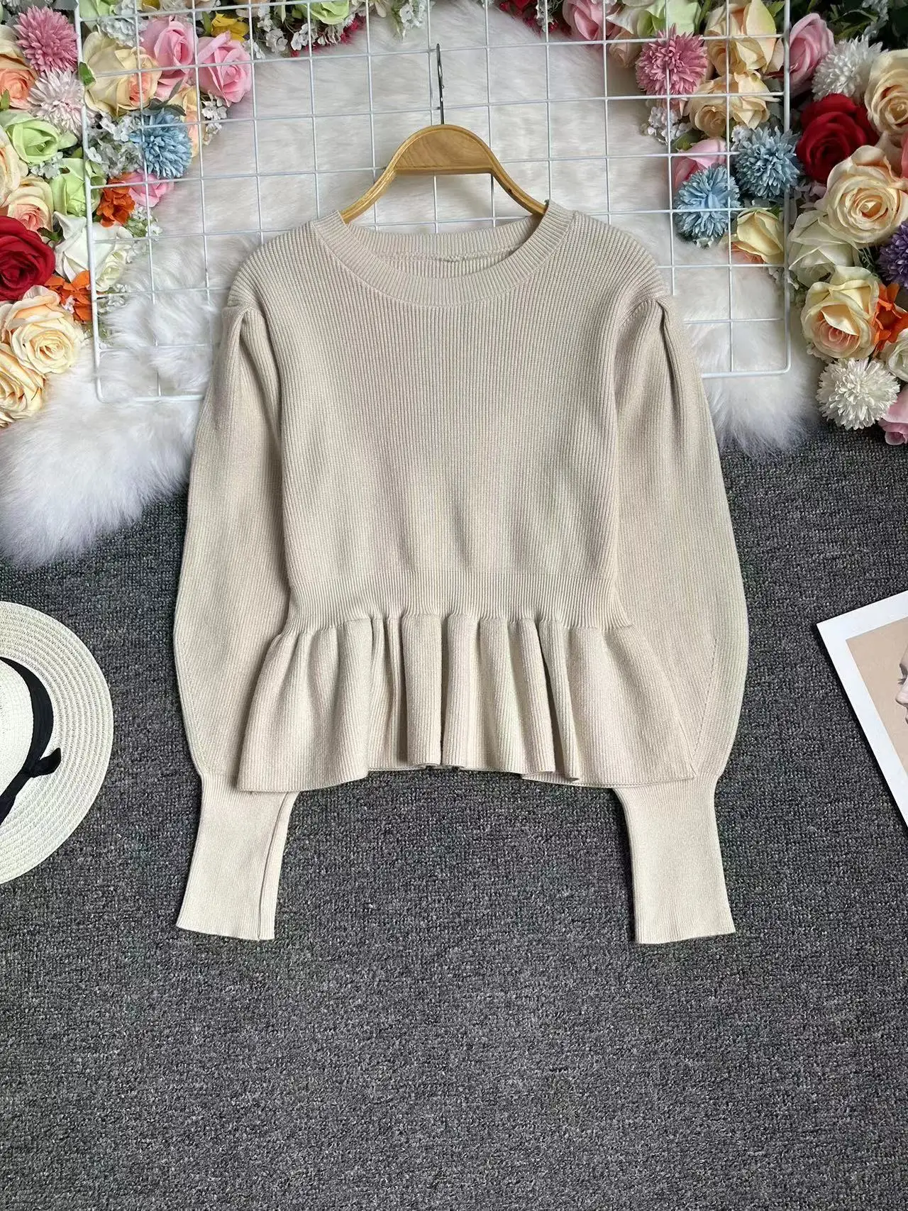 

Long Sleeve Knitted Top Women's round Neck Base Layer Waist Cinched Hem Ruffle Bottom Sweater Korean Style Commute Fashion