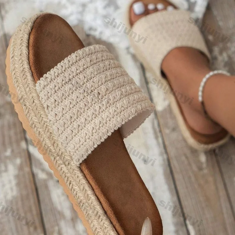 شباشب نسائية كبيرة الحجم موضة صيف 2025 صنادل أرضية خارجية حبل القنب نسج الانزلاق على حذاء كاجوال مسطح مريح
