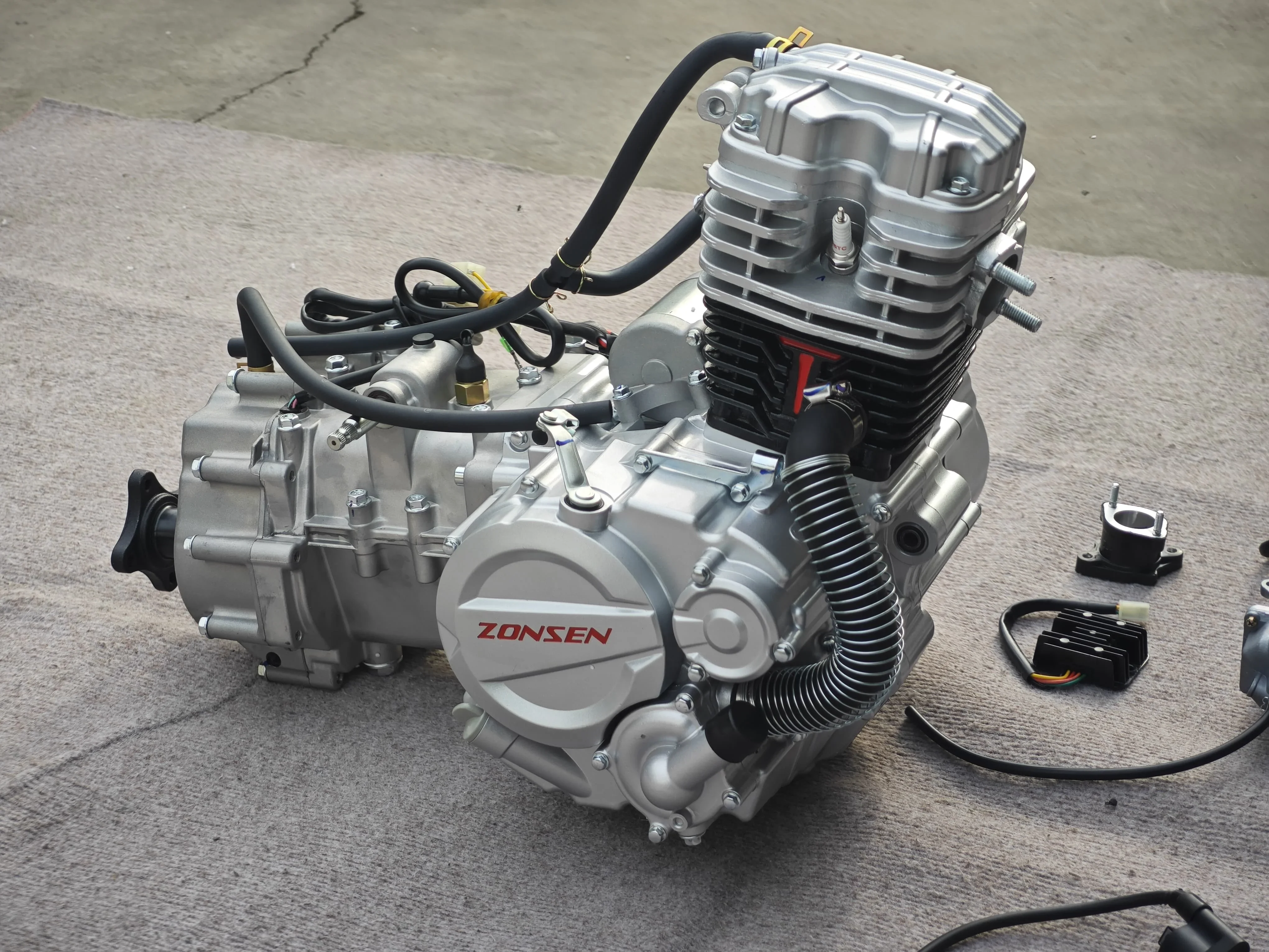 Zongshen New 4 Stroke Central Axle Engine Assembly for Tricycle Cargo Single 330cc Water-Cooled CDI 330cc Kick