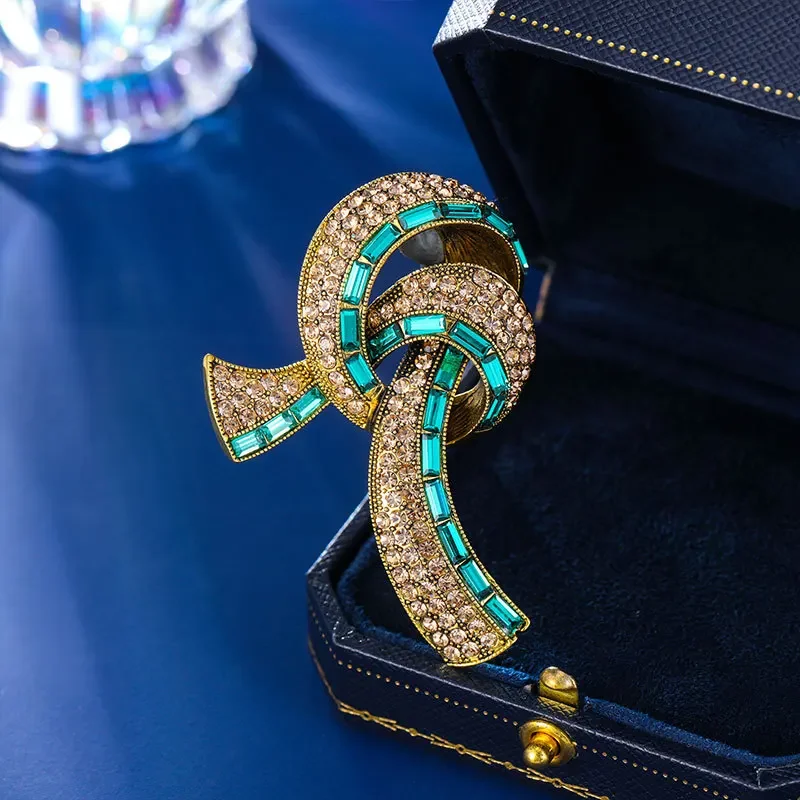 Женское платье в стиле ретро на 2025A в сочетании с элитной и элегантной брошью-бантом.