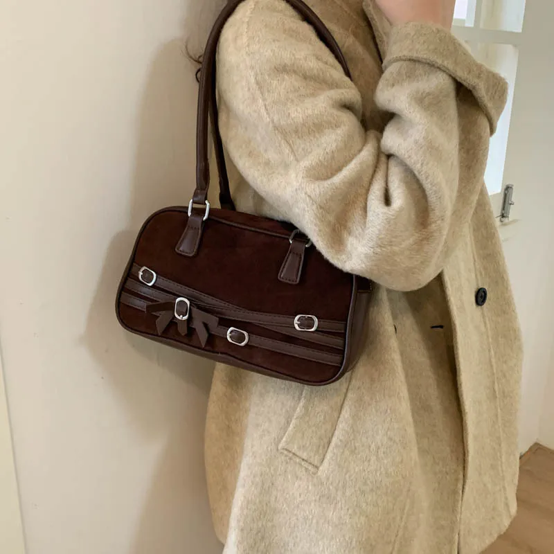 

Популярная замшевая сумка-бочонок для женщин, новинка зимы 2026, роскошная дизайнерская сумка для повседневного использования, простая модная сумка через плечо