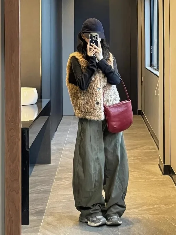 Korean Sle Faionable Lamb Fur Vest Women's Autumn Winter New High-End Feeling Sli Outerwear Top Trendy V-Ne Polyest...