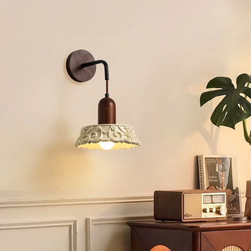 

Французский средневековый настенный светильник для спальни, ретро-светильник в кремовом стиле, креативный светильник из смолы с узором, для коридора, прохода, фоновая подсветка для стены