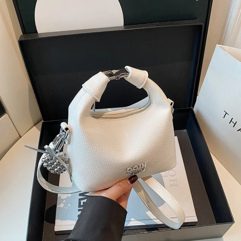 

Vintage Inspired Vanity Case For Ladies With Hard Case And Luxury Leather For A Glamorous Look