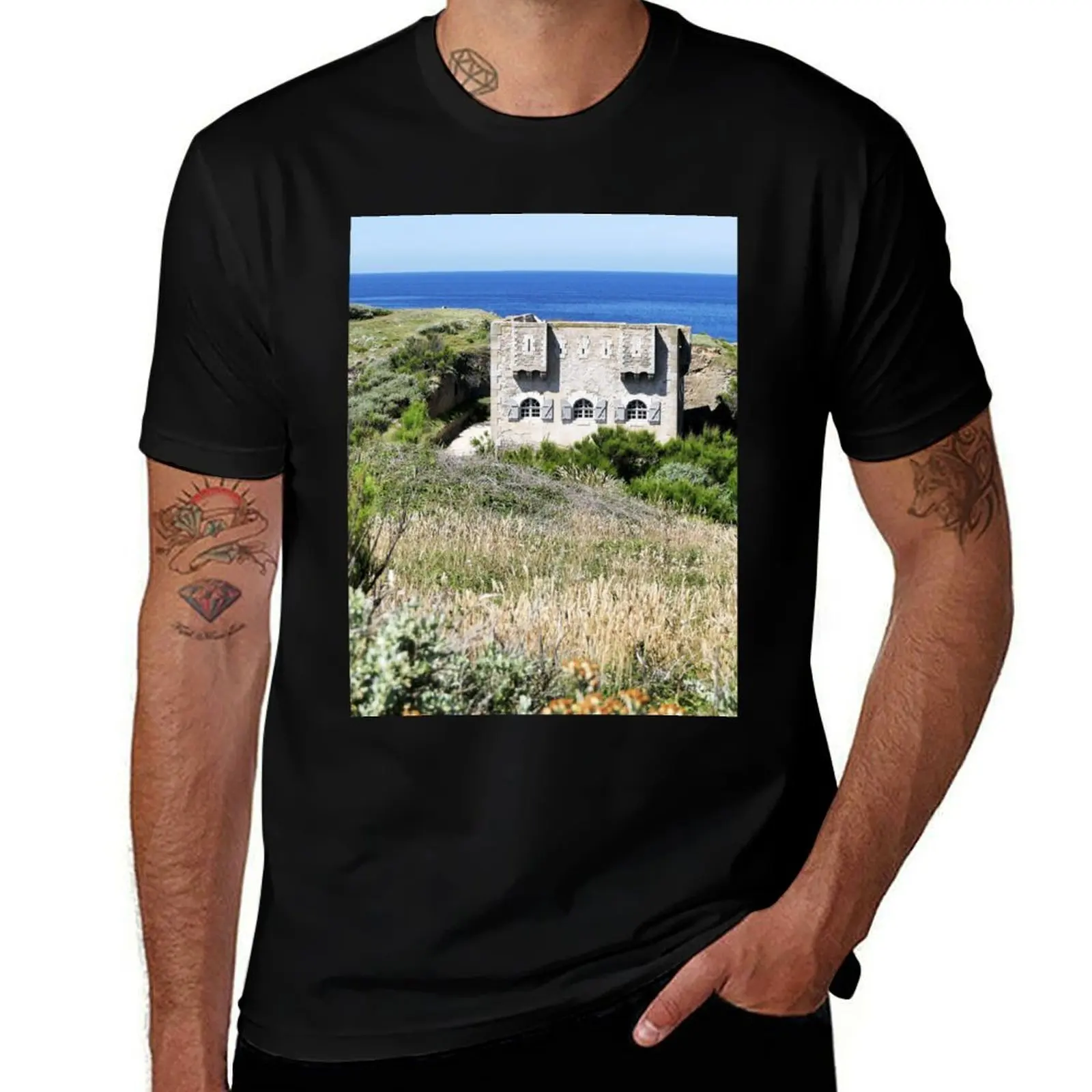 

Un Amour de Belle le en Mer : la Pointe des Poulains et la Villa Sarah Bernhardt (8)par Okaio Créations Olavia&Olao 201 T-Shirt