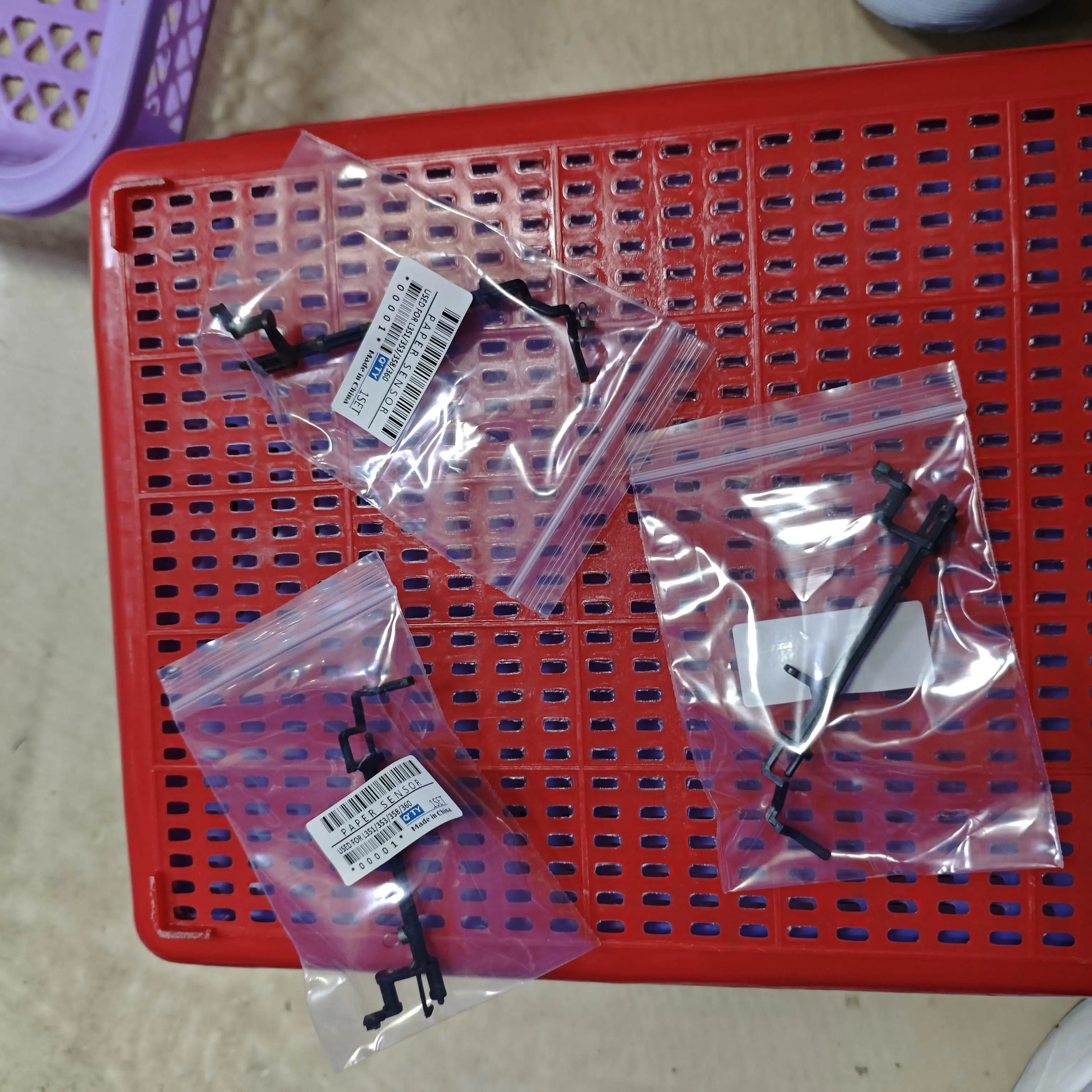 

1X 1572338 Детектор рычага для EPSON L110 L130 L132 L210 L220 L222 L300 L310 L350 L355 L362 L365 L366 L455 L456 L550 L555 L565