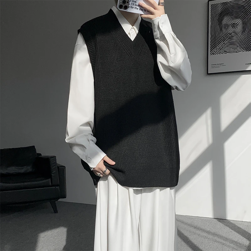 Autumn Black Sweater Vest Men Warm Fashion Casual Knitted Pullover Men Korean Loose Sleeveless Sweater Mens Jumper Clothes