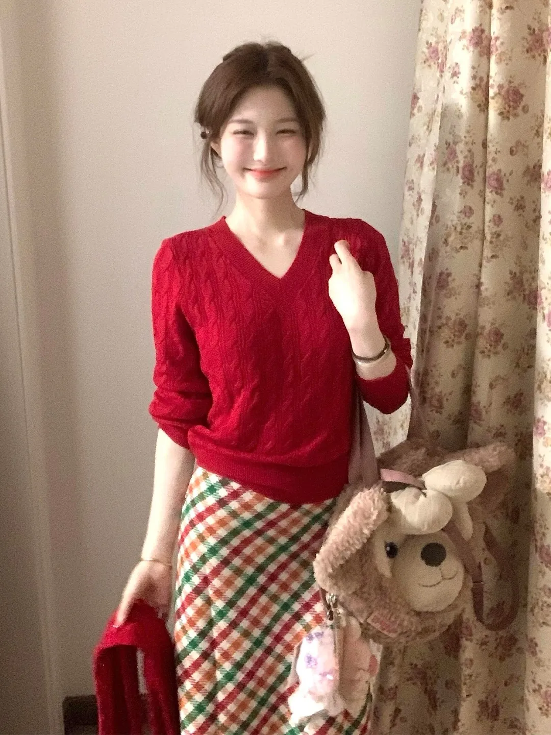 

Красный свитер с V-образным вырезом, облегающий, женский, модный, в стиле ретро, вязаный, для ношения под одеждой, новогодняя атмосфера, весенняя новинка