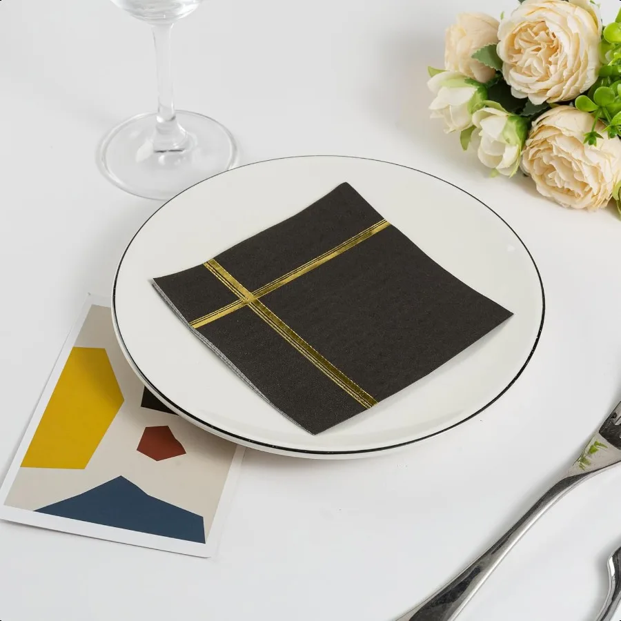 Conjunto de guardanapos pretos e dourados com 100 guardanapos de coquetel e dert de 5 x 5 polegadas com acabamento dourado perfeito para festas de casamento e eventos