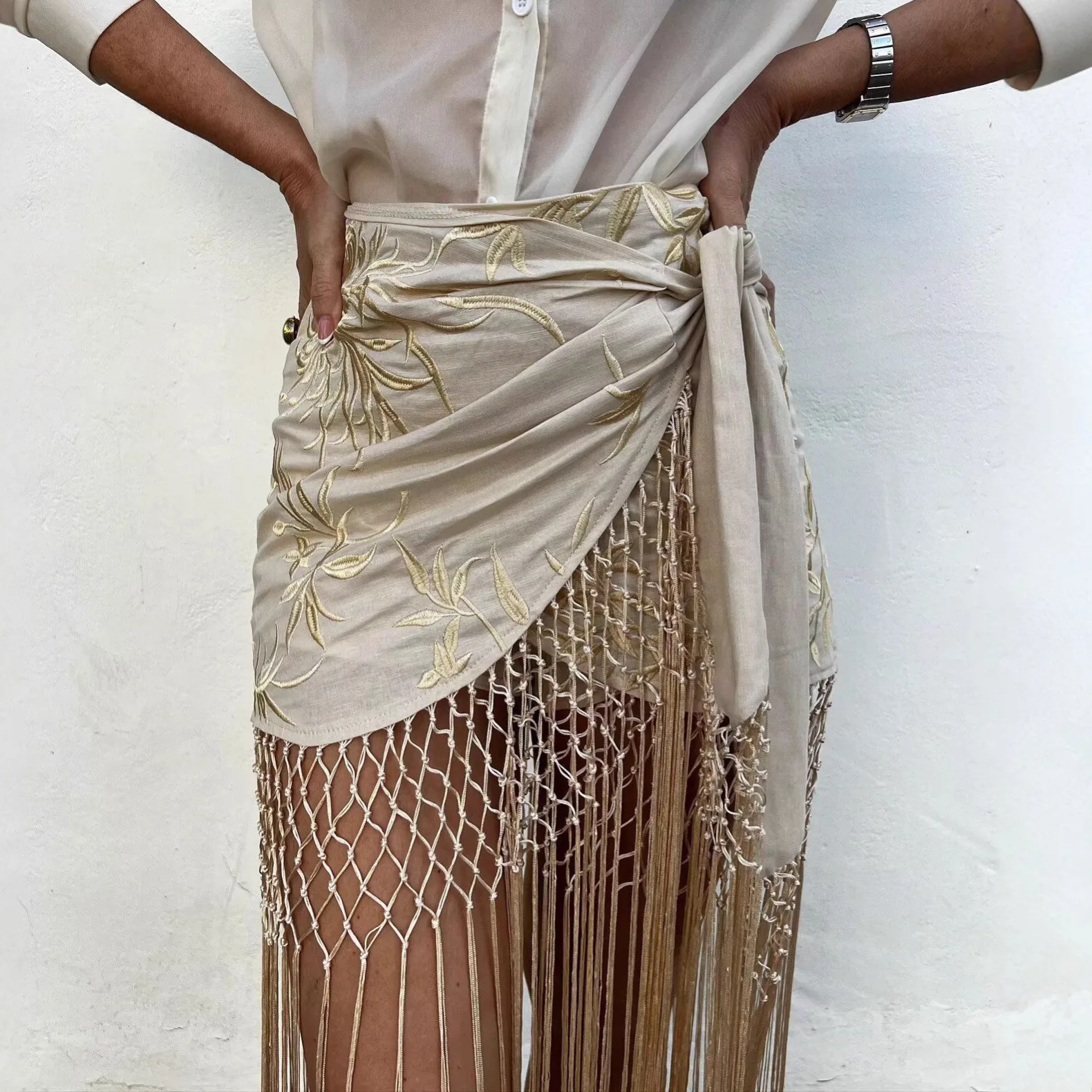 

Модные мини-юбки из сетки с пэчворком, женские, с бахромой, вышивкой, плиссировкой, на шнуровке, короткие, с завышенной талией, платья, новинка 2026 года, уличный стиль