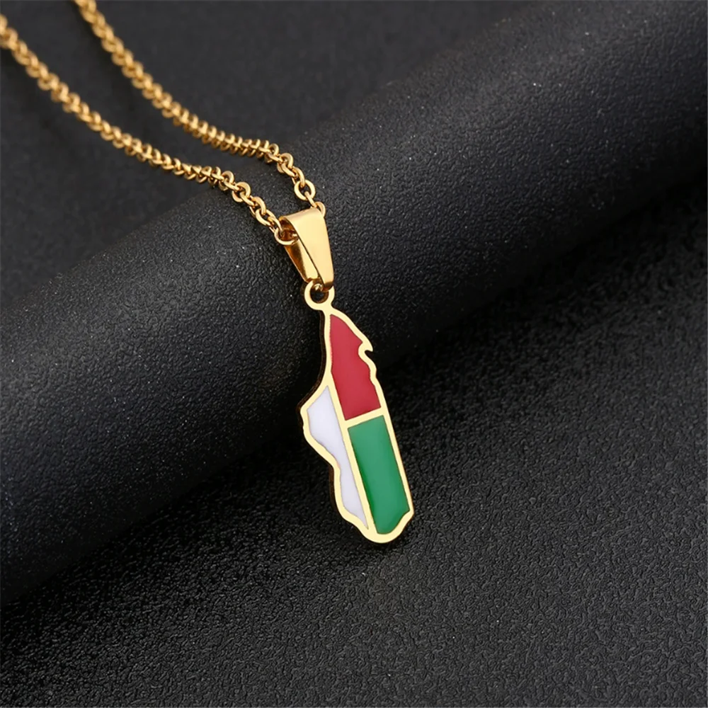 10 x New Car Metal Madagascar Brazil Colombia Cuba Guyana Peru Italy Sicily Map Pendant Vintage Alloy Necklace Hanging Keyring