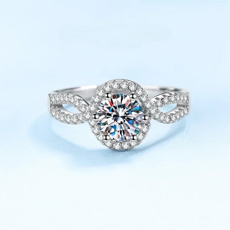 

Дизайнерские ювелирные изделия Изысканное белое золото 18 карат VVS1 D Цвет 0,5/1 карат Кольцо с бриллиантом из муассанита Ins Lady Style Лучшая юбилейная для женщин