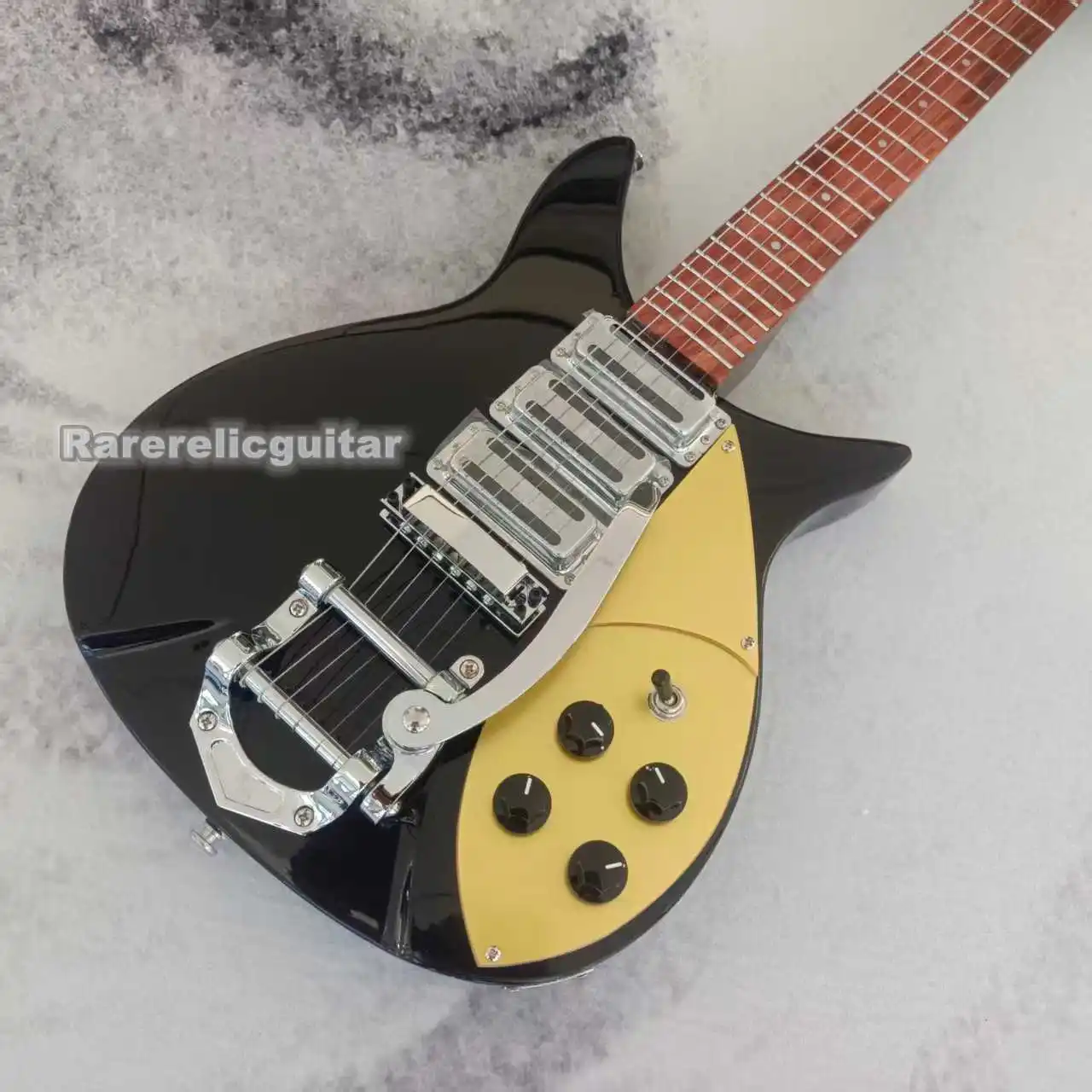 High Quality Black 325 6-String Electric Guitar with Gold Sparkle Pickguard, Bigsby Tremolo Bridge & 527mm Short Scale Length view 2
