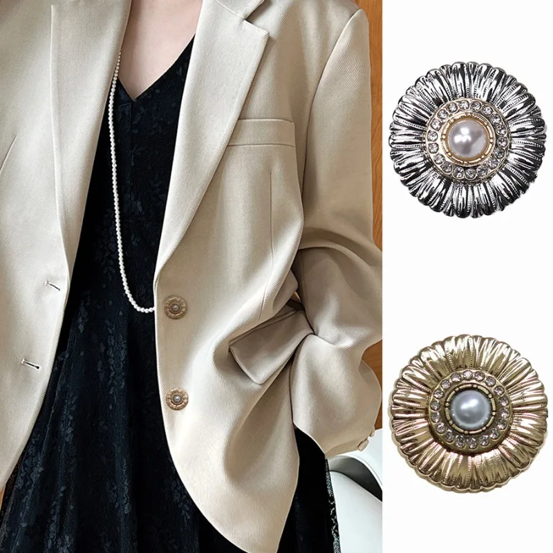 

FCXDG 10pcs High-grade Fashion Sunflower Pearl Diamond Metal Buttons College Style Uniform Jacket Cardigan Dress Retro Buttons