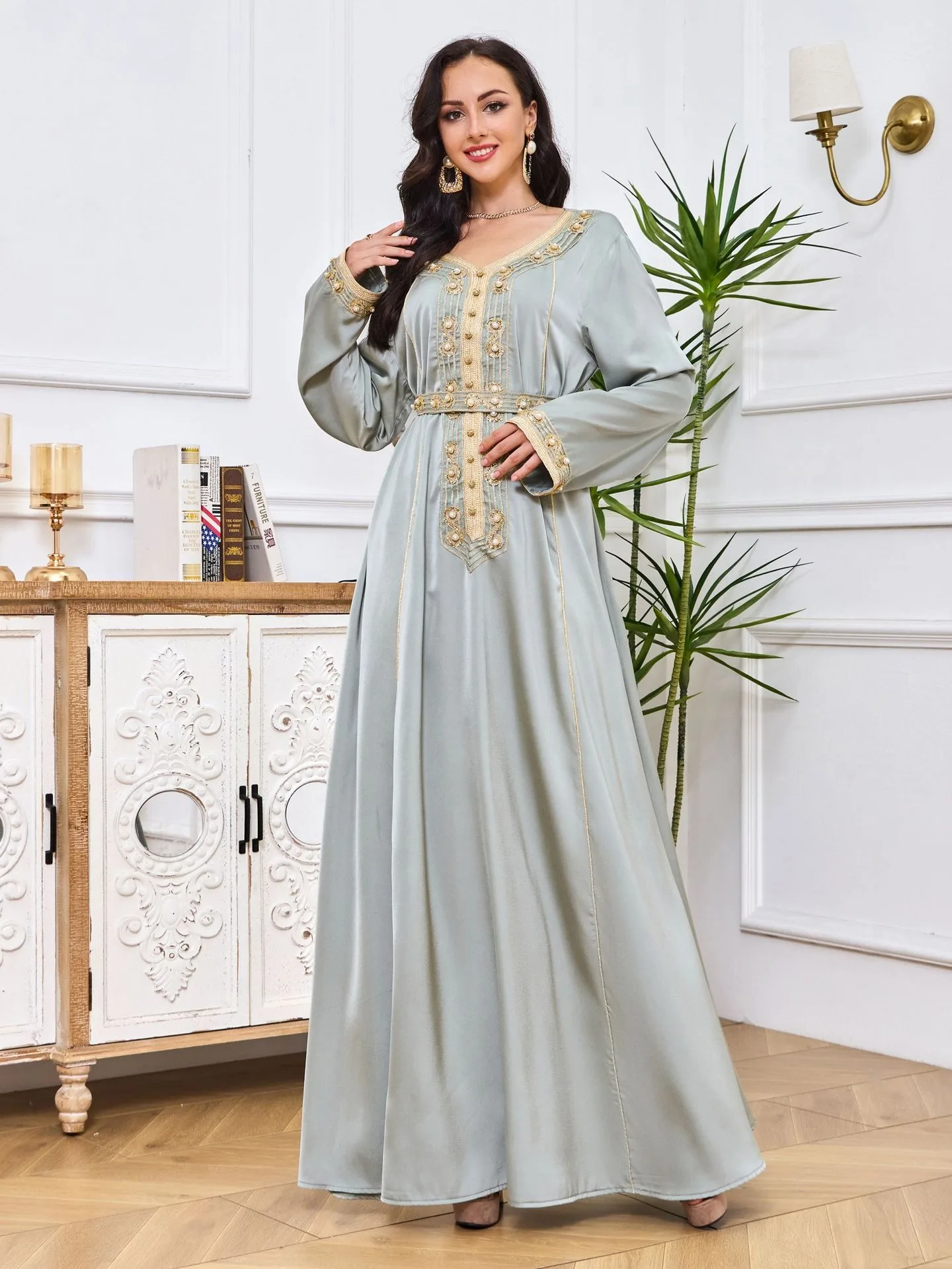 Naher Osten Muslim Abaya Großhandel Modisches elegantes besticktes Strasskleid Dubai Abaya