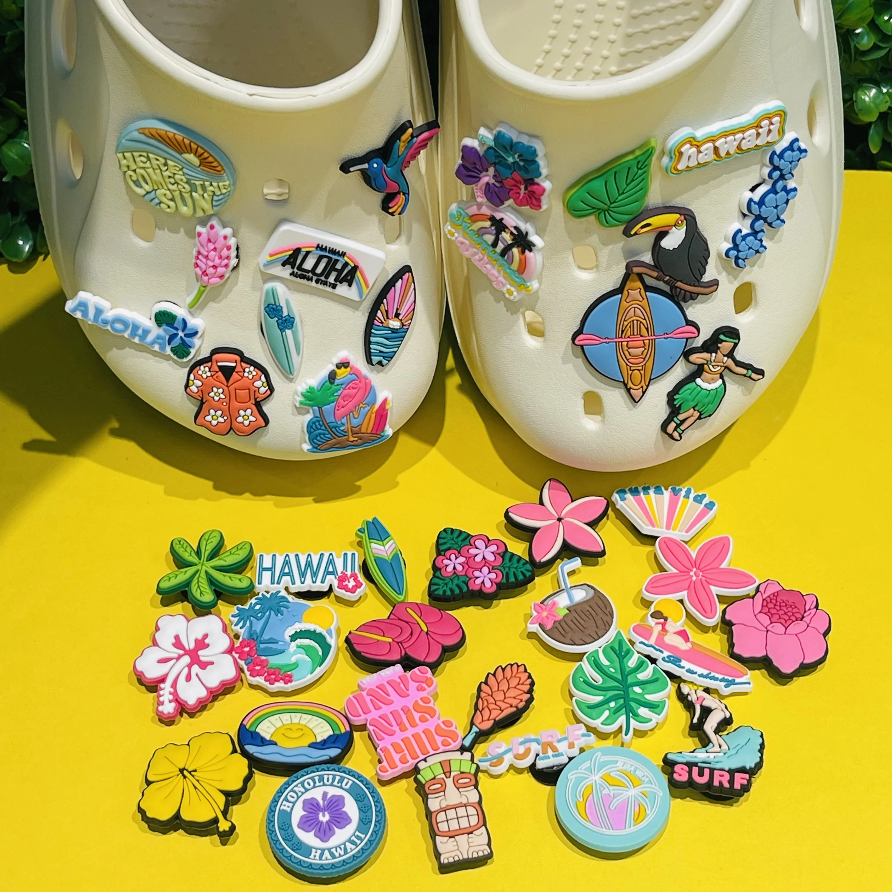 40Pcs Hawaii Summer Vibes Surf Sun Sand Flower Leaves Coconut Hula Bird PVC Shoe Charms For Clogs Pins Hole Slipper Accessories 