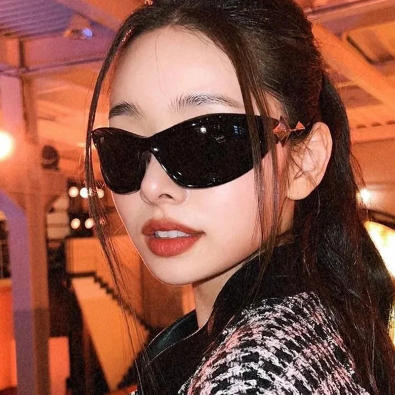 

Song Ji-ah's Same Style Star Y2K Cyberpunk Trend Futuristic Street Shooting Catwalk Concave Shape Sunglasses