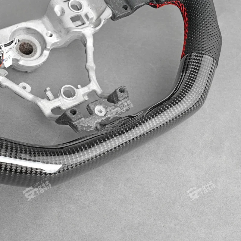 

Спортивный руль из карбона со светодиодной подсветкой для Subaru WRX (2015-2020) (деталь для модификации и тюнинга)