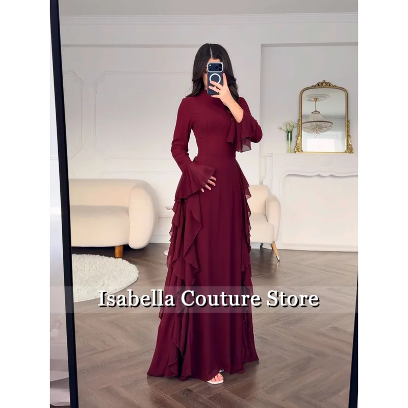 맞춤형 와인 레드. 공식적인 행사를 위한 고급스러운 여성 이브닝 드레스 러플 긴 소매 터틀넥 댄스 파티 드레스