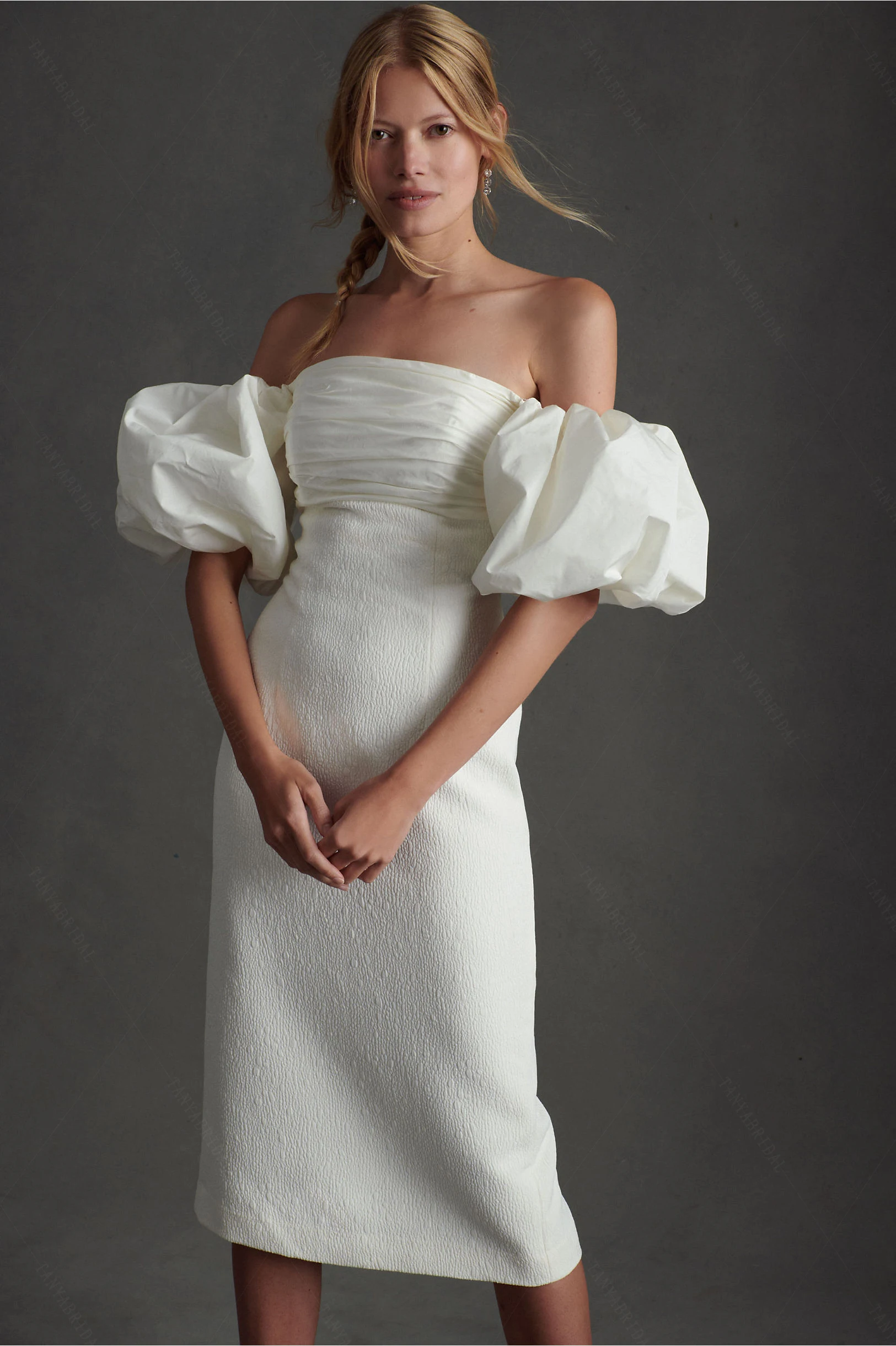 Bufiaste suknie ślubne z krótkim rękawem i rozcięciem do połowy łydki Eleganckie suknie ślubne bez ramiączek Noivas Chic DW696