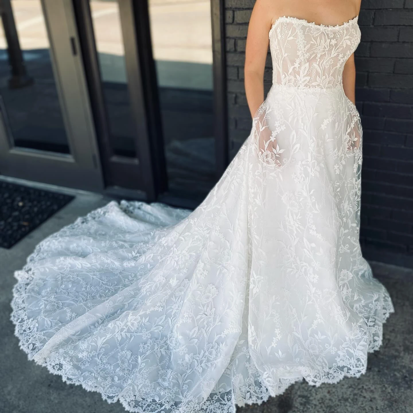 TikTok Viral Wedding Dress Pockets Ivory Allover Lace Garden Beach Bridal Ceremony Reception Engagement Party Gown Chapel Train