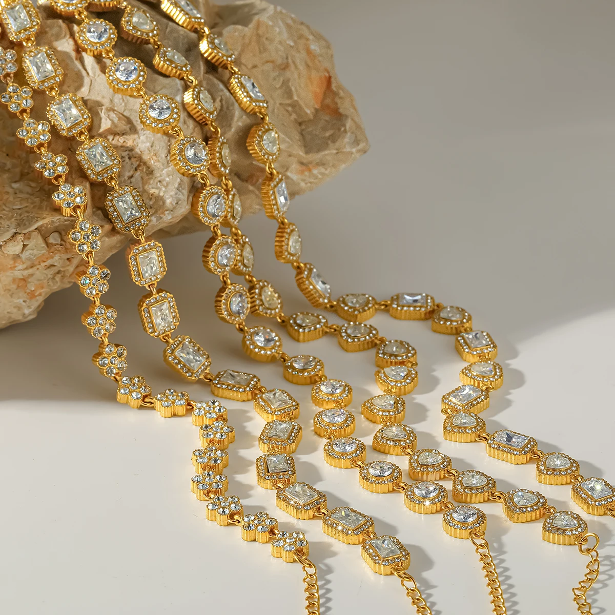 

Exquisite Stainless Steel Necklace Flower Heart Shiny Cubic Zirconia Chain Choker Gold Plated Fashion Jewelry for Women Festival