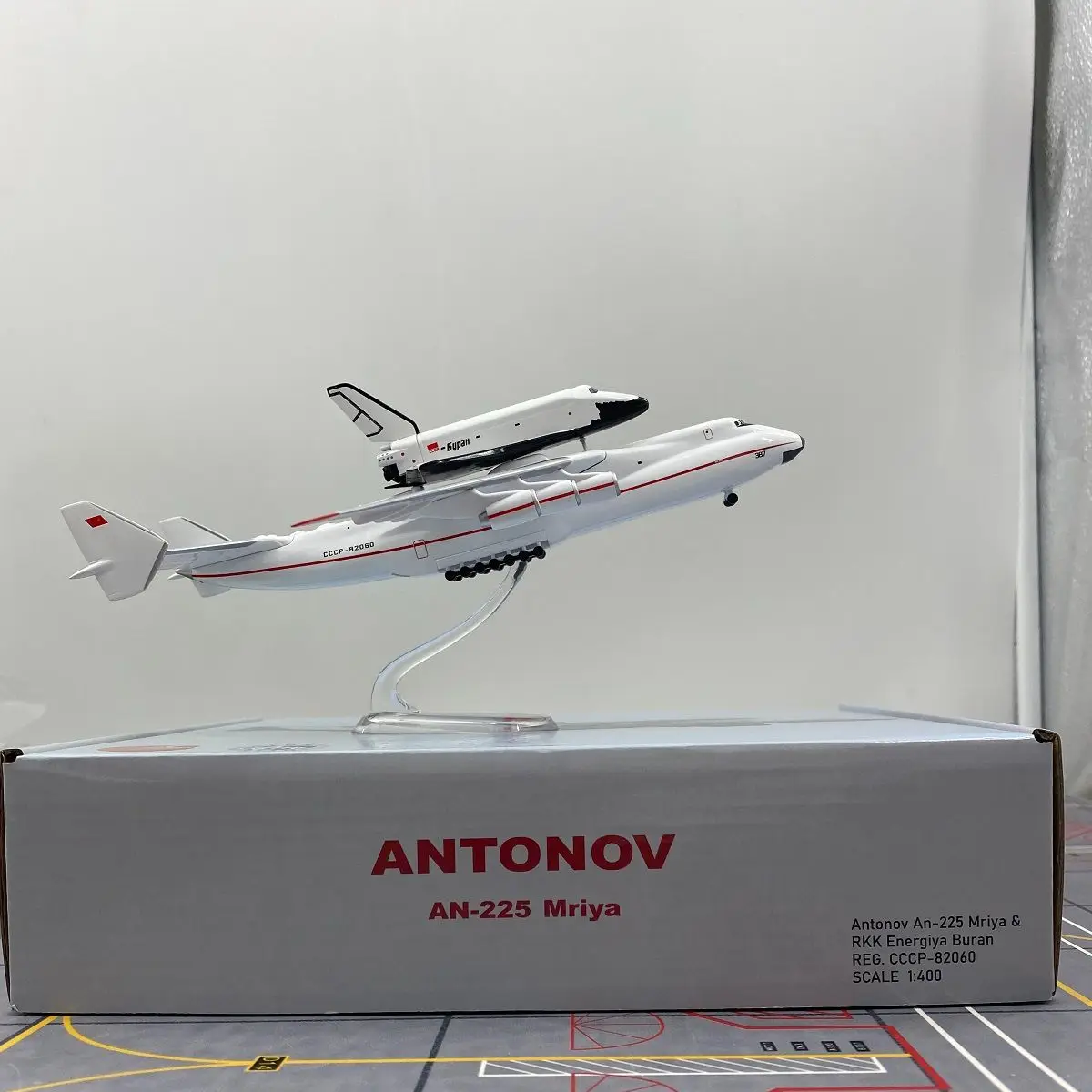 1/400 Scale Antonov An-225 AN225 Blizzard Space Shuttle Aircraft Model Diecast & Toy Airplane for Fans Adult Collection Souvenir