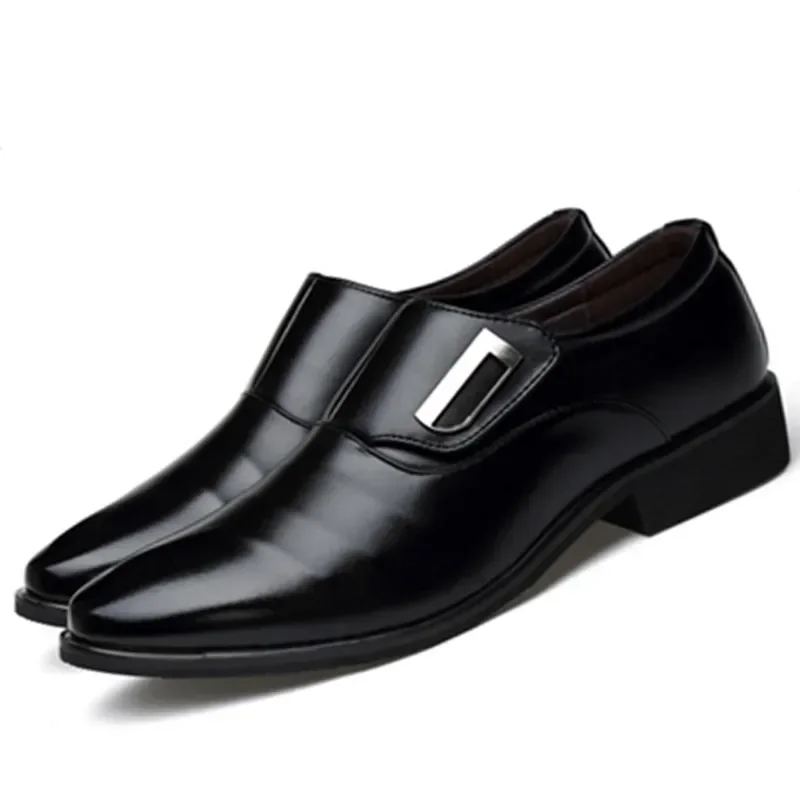 Mocassins de couro antiderrapante masculinos, sapatos pretos para dirigir, tênis masculinos, sapatos de vestir, calçado leve e respirável, plano