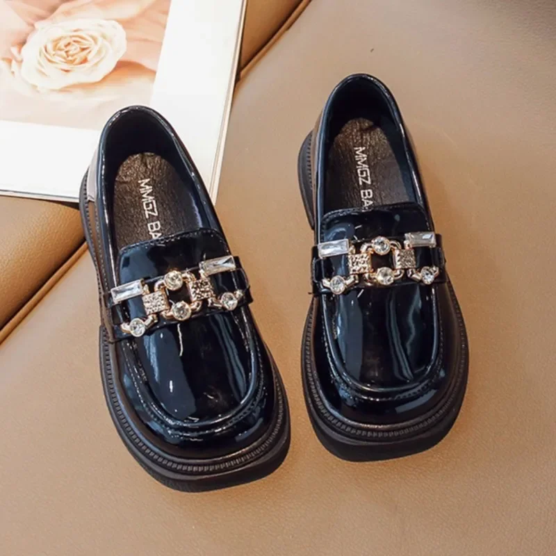 

New Children's Loafers Patent Leather Shoes for Kids Chain Crystal Boat Shoes Girls Slip on Flat Shoes Boys Sneakers Autumn