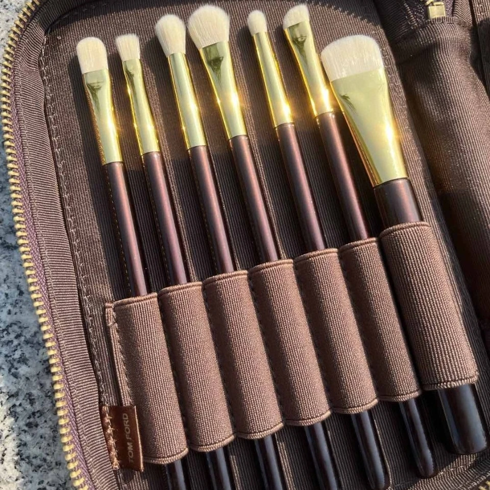 人間工学に基づいたファンデーション、チーク、コントゥアリング用高級メイクブラシセット、低刺激性合成毛、レザー製トラベルケース