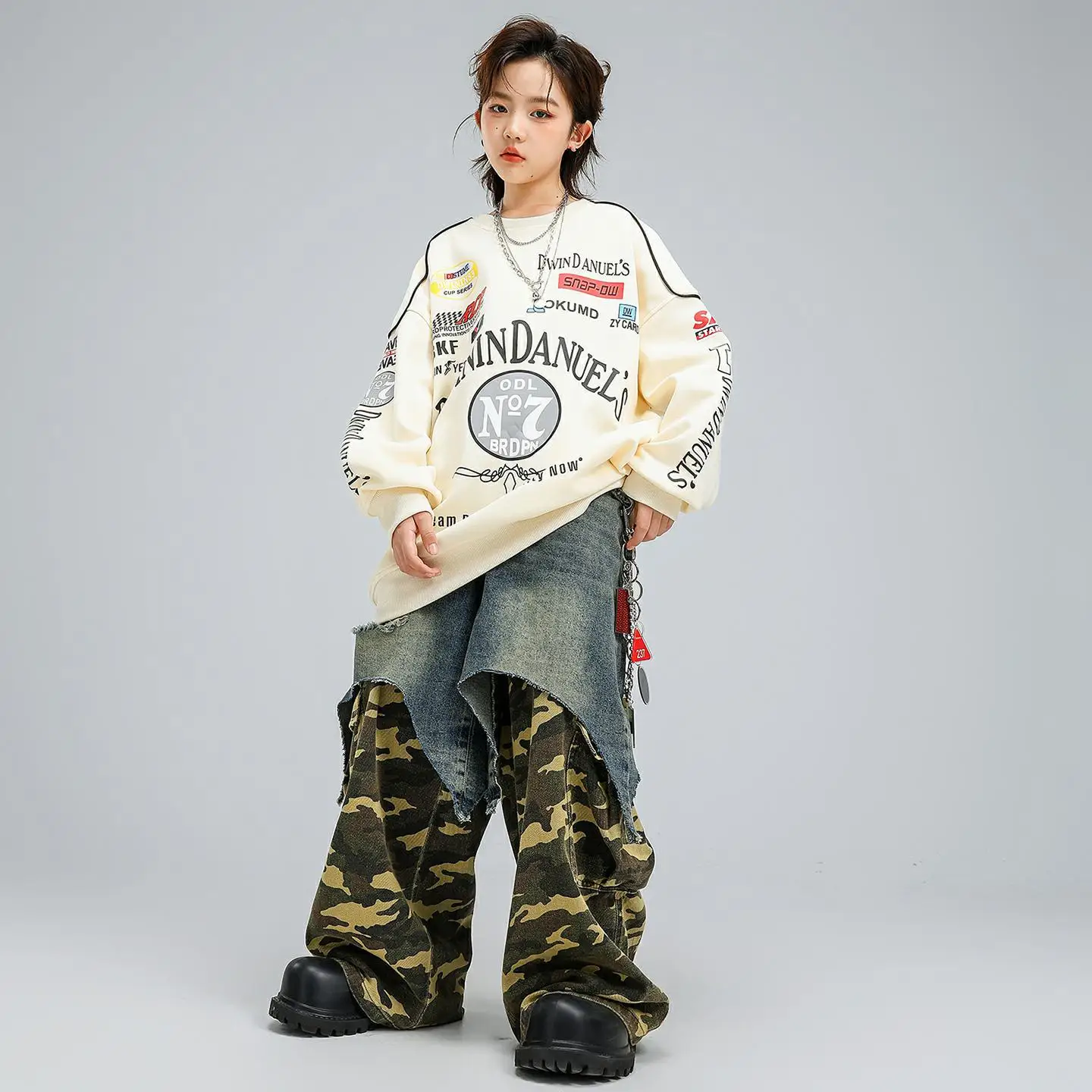 

Kid Kpop Hip Hop Clothing Beige Letters Sweatshirt Camo Denim Patchwork Ripped Pants for Girl Boy Street Dance Costumes Clothes