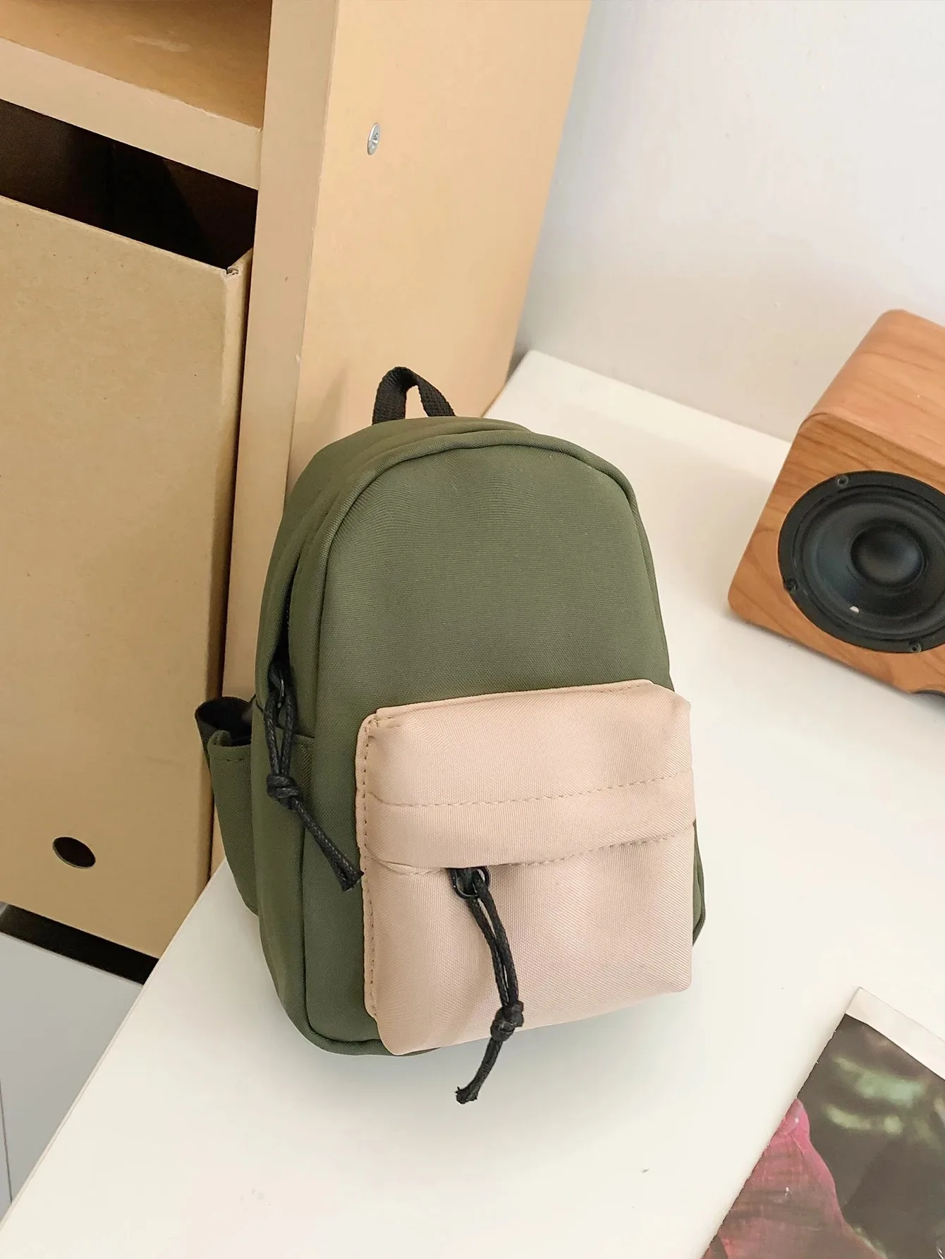 Trendy Contrasting Mini Chest Bag for Men Fashion Nylon Men's Lightweight Crossbody Bag Unisex Casual Street Phone Sling Bags