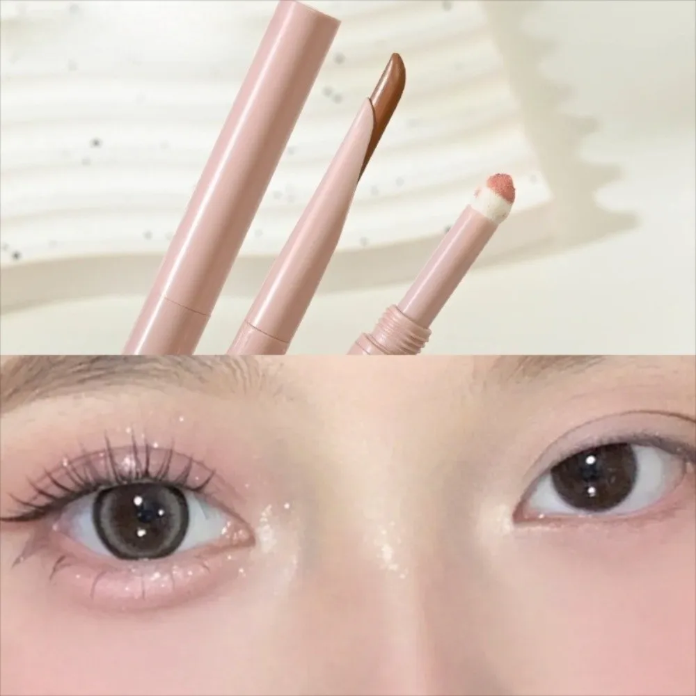 قلم تحديد العيون المقاوم للماء ذو نهاية مزدوجة، قلم كريمي ناعم وطويل الأمد مع فرشاة منير العين