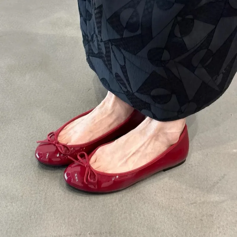 Retro Weichsohlige Kleine Lederschuhe für Damen 2026 Frühjahr Neu Runde Zehenpartie Flacher Einstieg Schleife Vielseitige Ballerinas