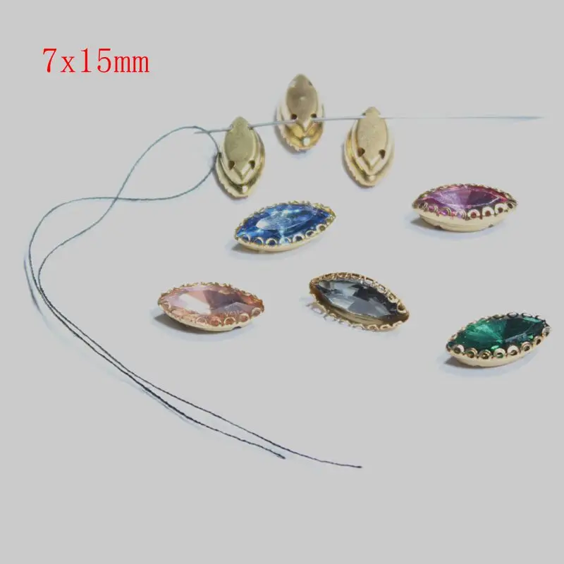 

12pcs7 * 15mm colored teardrop glass sewn on gold patterned stone. Comes with brass crystal base. Used for clothing accessories