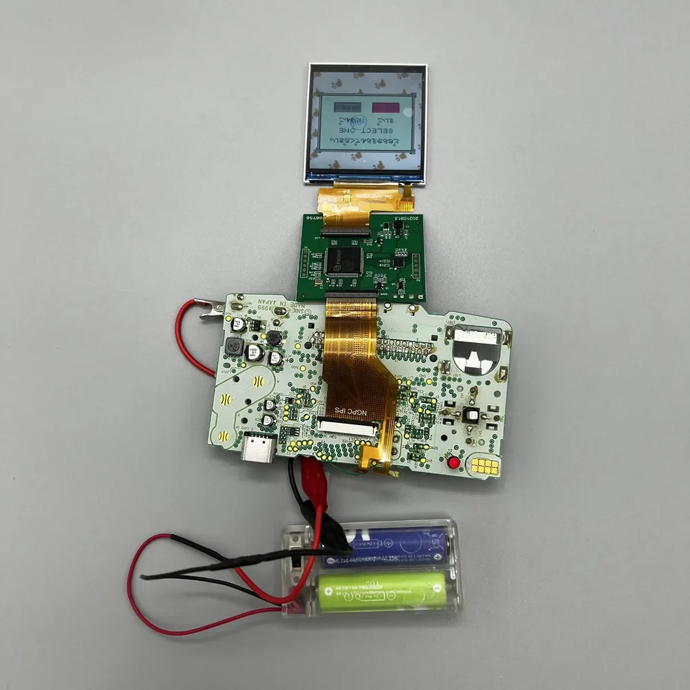 새로운 2.6' 오리지널 사이즈 IPS LCD 화면은 Neo Geo Pocket Color NGPC LCD에 적합합니다. 껍질을 자르지 않아도 됩니다. 게이밍