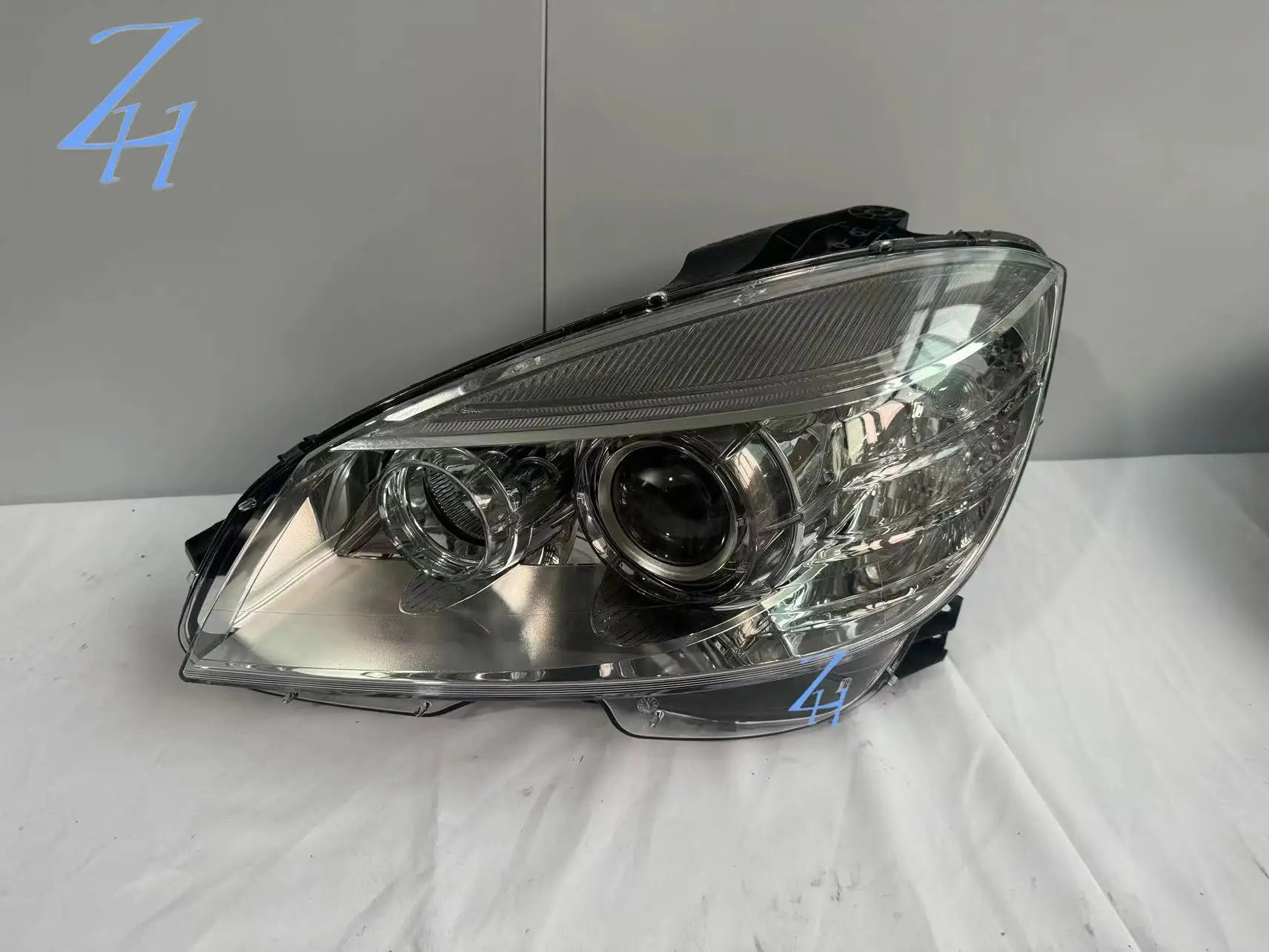 For2008-2010 Mercedes-Benz C-Class W204 headlight assembly C180 C200 C220 C260 C280 C300 headlight original vendor