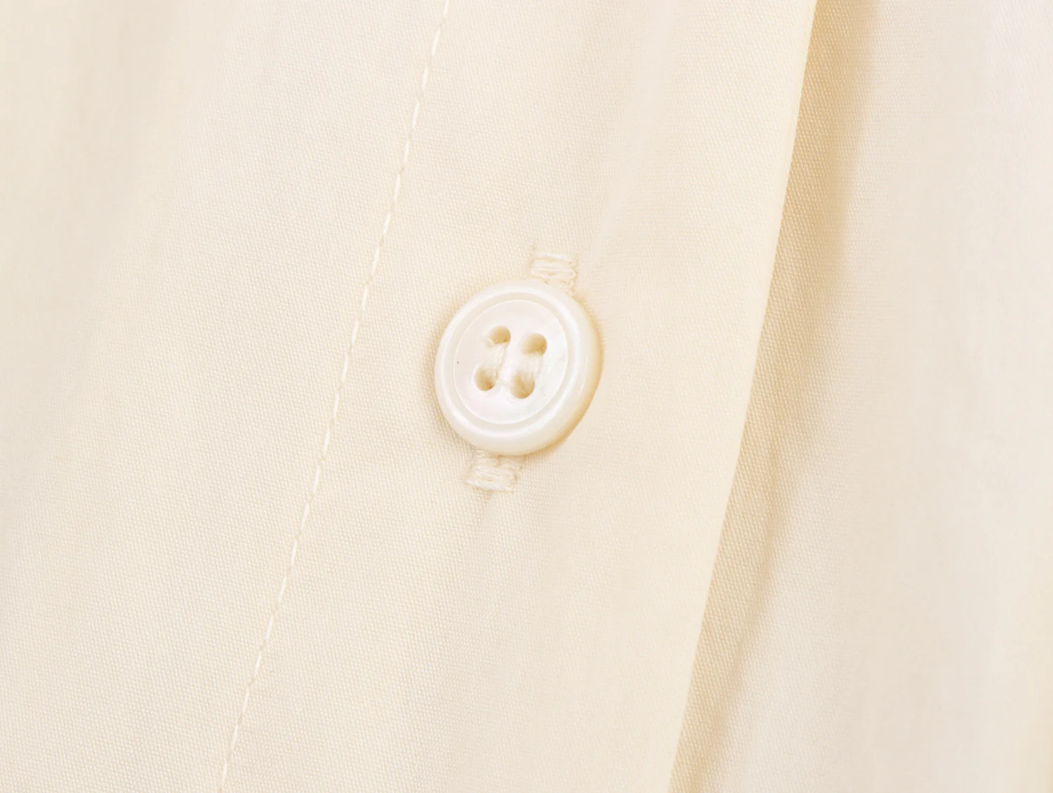 ชุดเดรสสไตล์ยุโรปและอเมริกา คอลเลคชั่นฤดูใบไม้ร่วง 2025 สำหรับผู้หญิง สไตล์ลำลอง ตกแต่งด้วยเข็มขัด แขนพองทรงเสื้อเชิ้ต