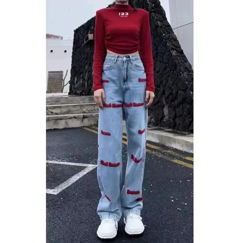 Damskie jeansy z wysokim stanem w stylu koreańskim, proste nogawki, jesienno-zimowe, haftowane litery, wysoki stan, wyszczuplające, szerokie nogawki.